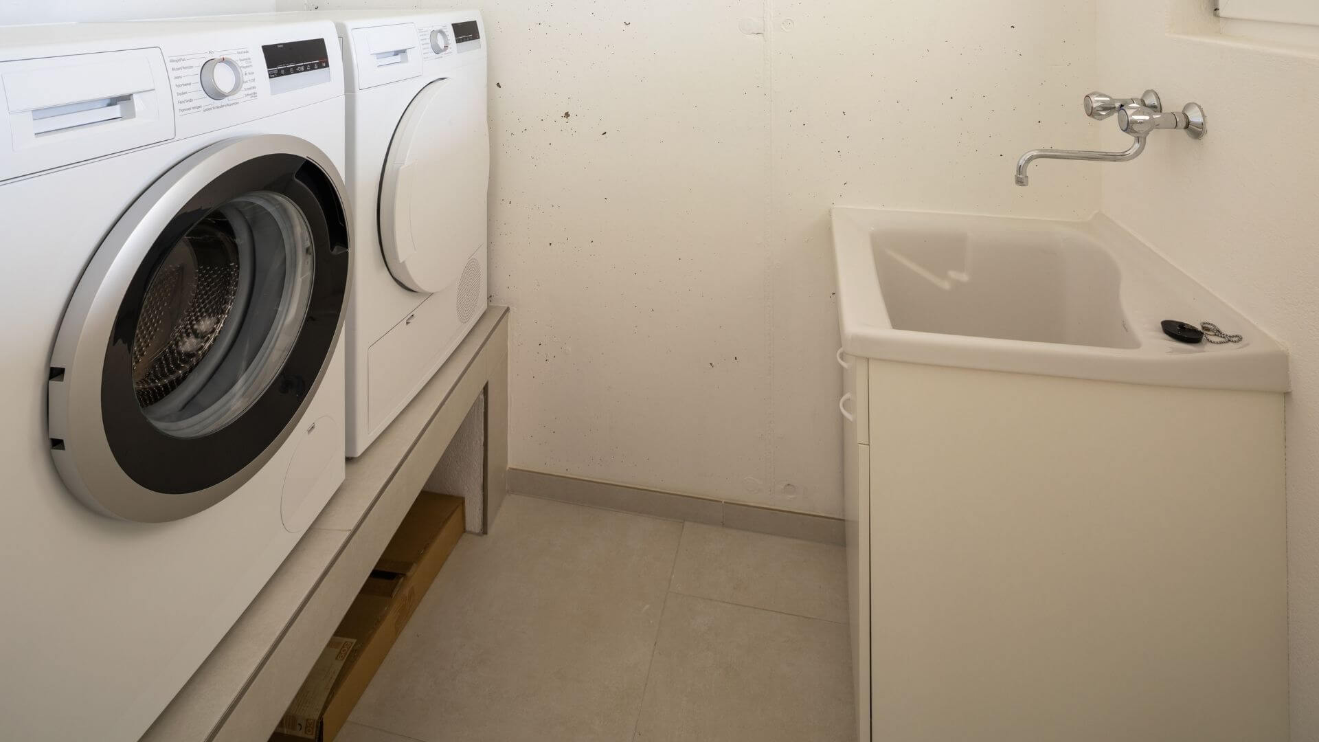 洗濯機と乾燥機がある洗濯室