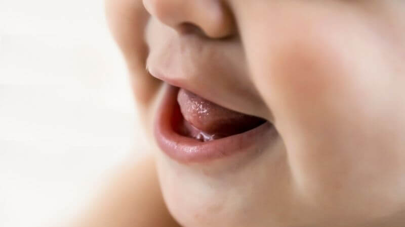 １歳児は口真似ができる（赤ちゃんの口）