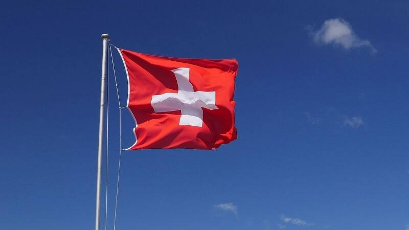 【スイスネス法】スイス国旗：赤地に白十字は乱用禁止の法律