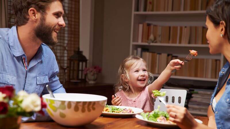 【家族と一緒に食べる食事が子どもに与える影響】研究で判明したこと