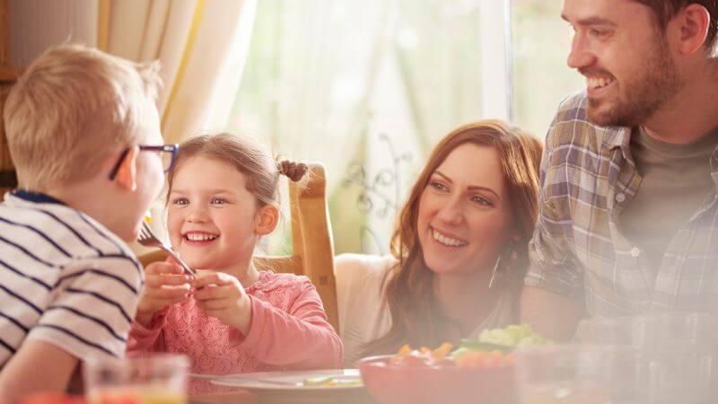 【子どもに好影響を与える家族での共食スタイル６点】研究結果が推奨