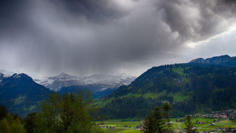 山国・スイスの天気予報は当たらない？情報がアバウトすぎ？！