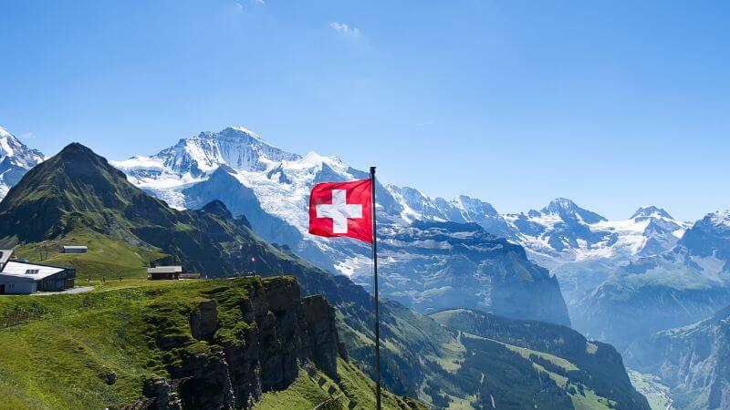 ユングフラウ地方とスイス国旗