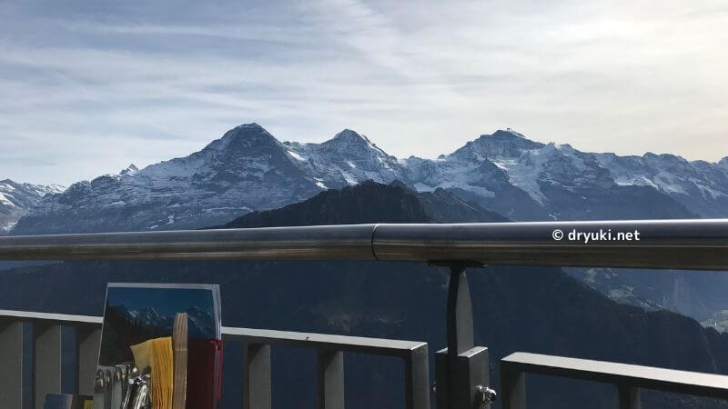 シーニゲプラッテ頂上のレストランから見るアイガー・メンヒ・ユングフラウ